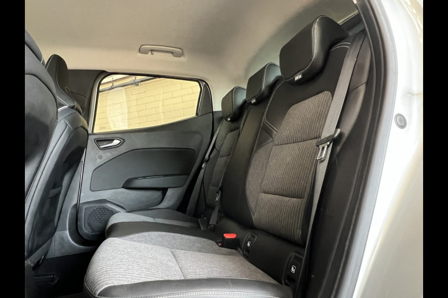 Renault Clio 1.0 TCe 100 Intens | Groot Navi | Camera | Carplay | PDC V+A | 16" | Clima | 100% Onderhouden!