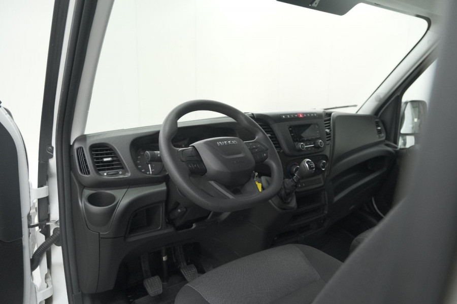 Iveco Daily 35S16V 2.3 410 H2 | Direct Leverbaar | Complete Betimmering Laadruimte | Parkeersensoren | Cruise Control