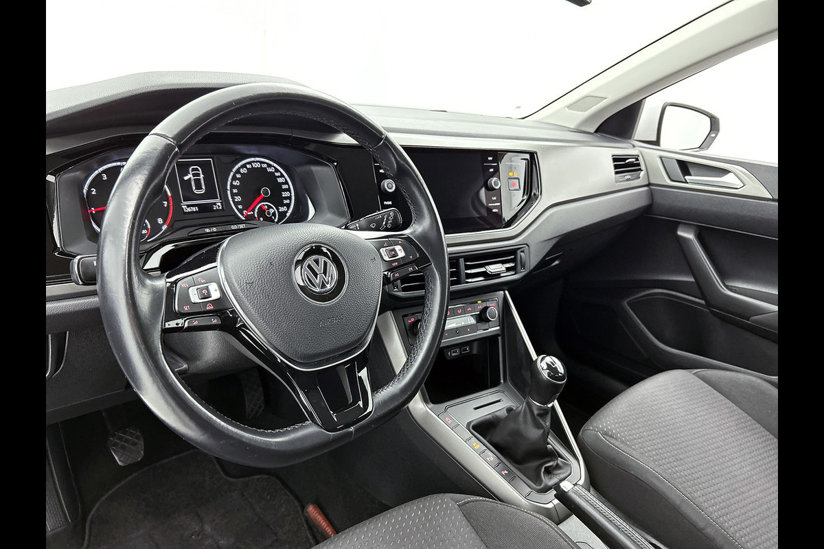 Volkswagen Polo 1.0 TSI Comfortline Business (NAVIGATIE, CLIMA, PARKEERSENSOREN, CARPLAY, 1e EIGENAAR, GOED ONDERHOUD)