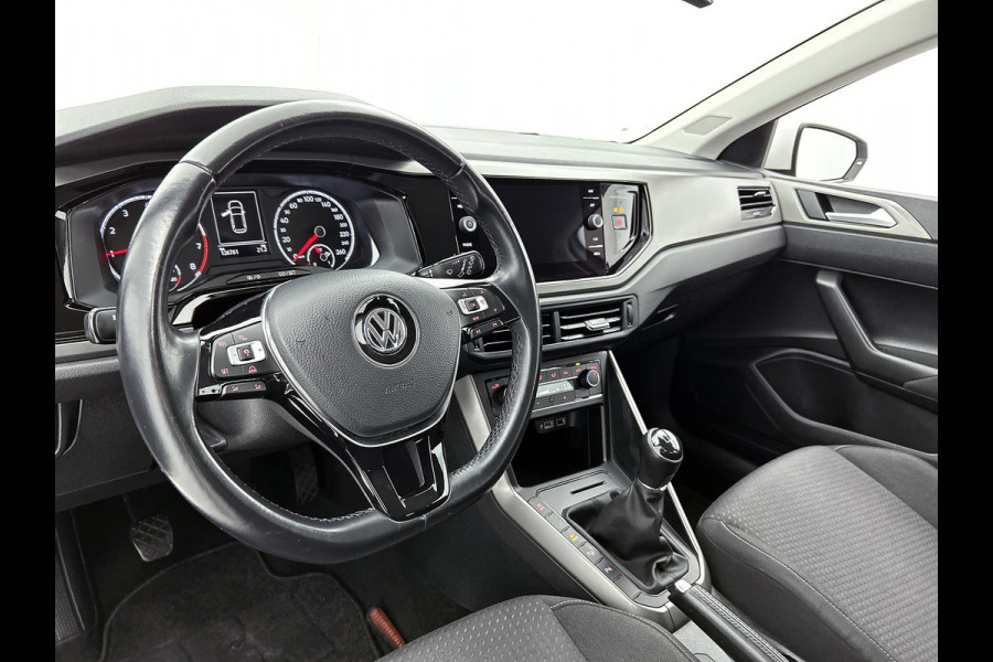 Volkswagen Polo 1.0 TSI Comfortline Business (NAVIGATIE, CLIMA, PARKEERSENSOREN, CARPLAY, 1e EIGENAAR, GOED ONDERHOUD)
