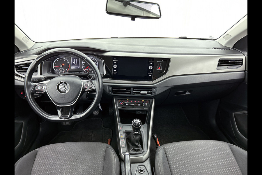 Volkswagen Polo 1.0 TSI Comfortline Business (NAVIGATIE, CLIMA, PARKEERSENSOREN, CARPLAY, 1e EIGENAAR, GOED ONDERHOUD)