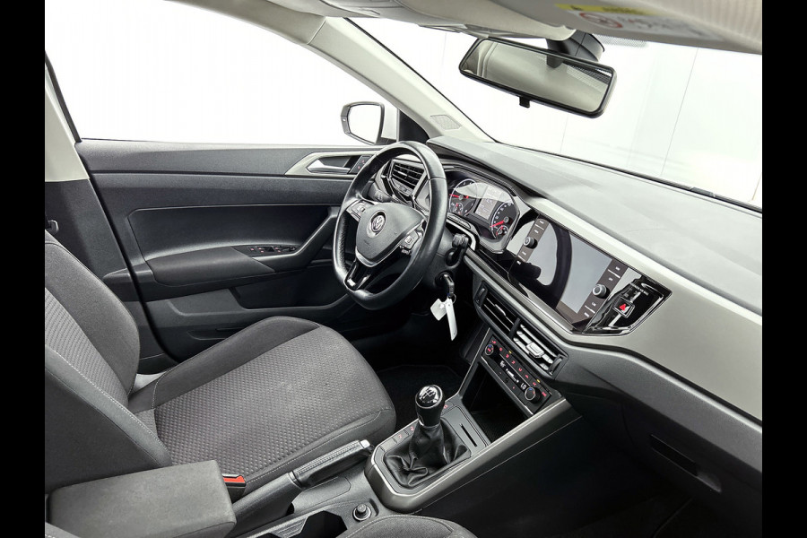 Volkswagen Polo 1.0 TSI Comfortline Business (NAVIGATIE, CLIMA, PARKEERSENSOREN, CARPLAY, 1e EIGENAAR, GOED ONDERHOUD)