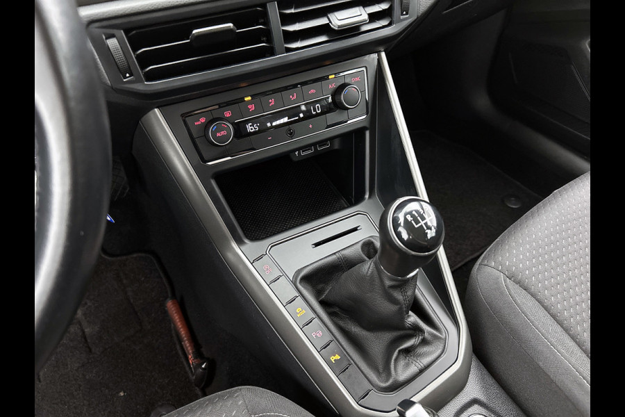 Volkswagen Polo 1.0 TSI Comfortline Business (NAVIGATIE, CLIMA, PARKEERSENSOREN, CARPLAY, 1e EIGENAAR, GOED ONDERHOUD)