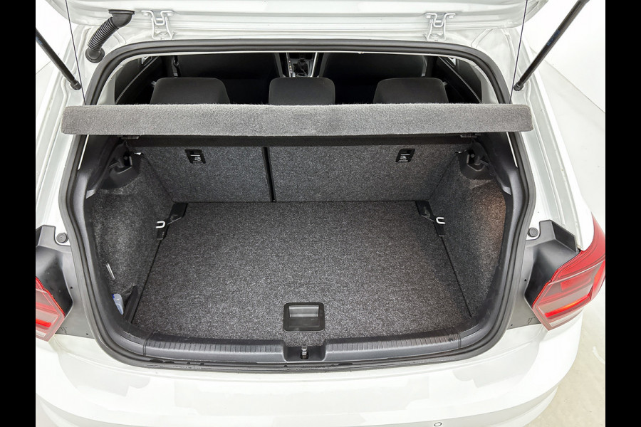 Volkswagen Polo 1.0 TSI Comfortline Business (NAVIGATIE, CLIMA, PARKEERSENSOREN, CARPLAY, 1e EIGENAAR, GOED ONDERHOUD)