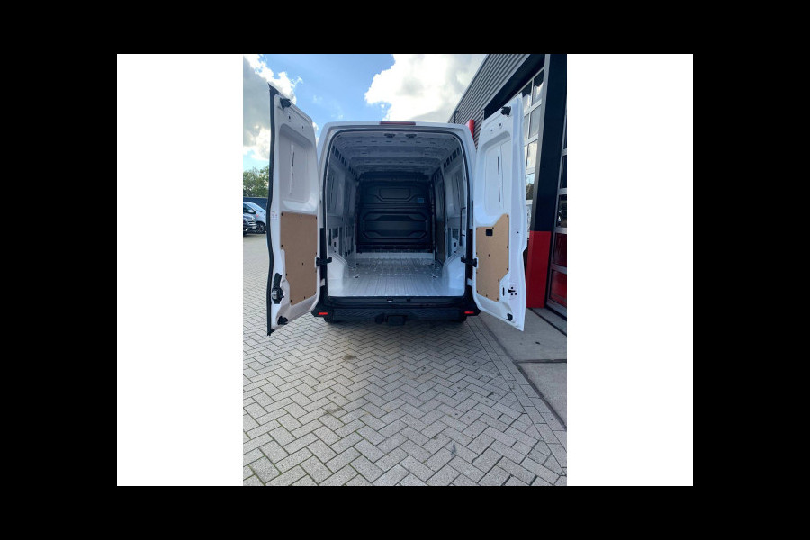 Renault Master E-Tech 87 kWh, 130 Kw DC Laden, L3H2 E-tech, Laadruimte betimmering, Side-bars, Camera, Trekhaak, Apple carplay