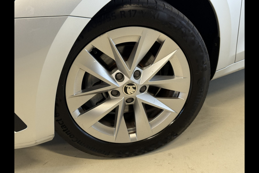 Škoda Octavia Combi 1.0 e-TSI Business Edition Plus | Camera | Dodehoeksensoren | Apple carplay