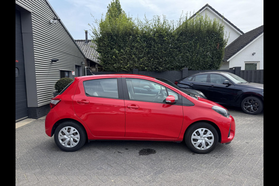 Toyota Yaris 1.0 VVT-i Comfort | Airco | 5 Deurs | Elektrische Ramen | Radio |