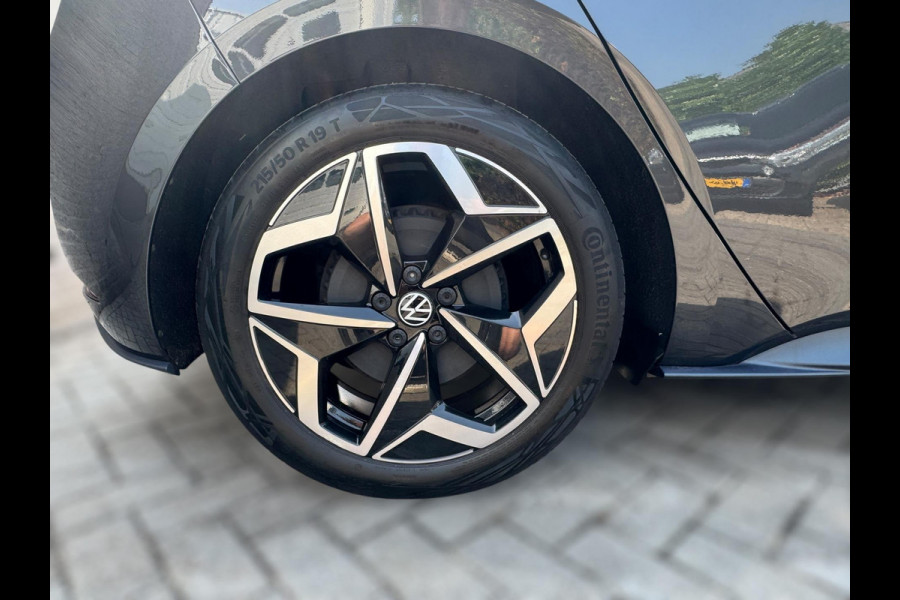 Volkswagen ID.3 First Plus 58 kWh AFNEEMBARE TREKHAAK / CAMERA / CARPLAY / CRUISE CONTROL / STOELVERWARMING / ECC / NAVIGATIE
