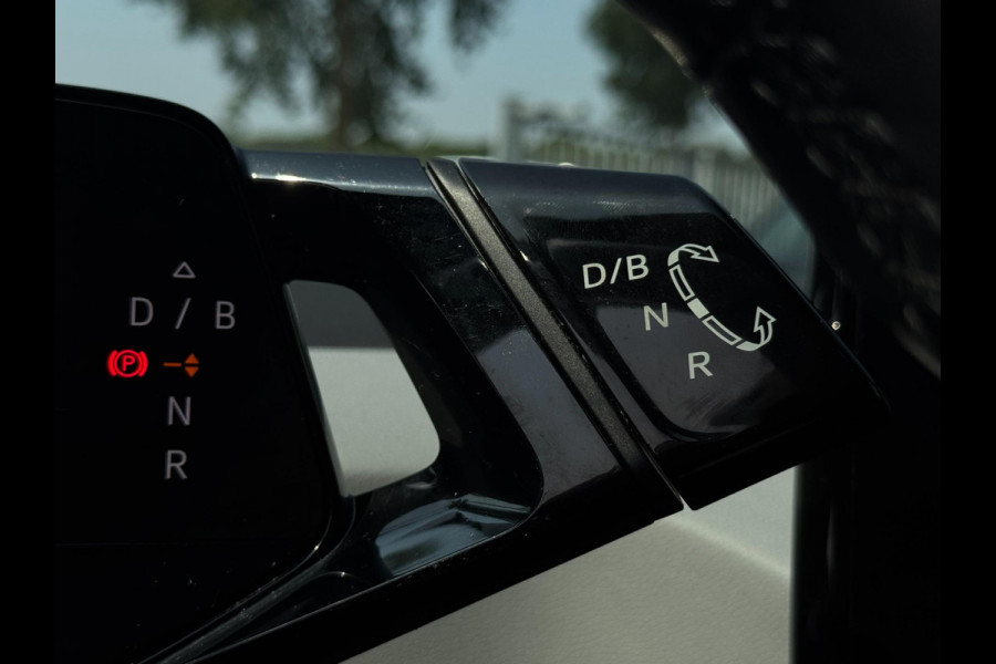 Volkswagen ID.3 First Plus 58 kWh AFNEEMBARE TREKHAAK / CAMERA / CARPLAY / CRUISE CONTROL / STOELVERWARMING / ECC / NAVIGATIE