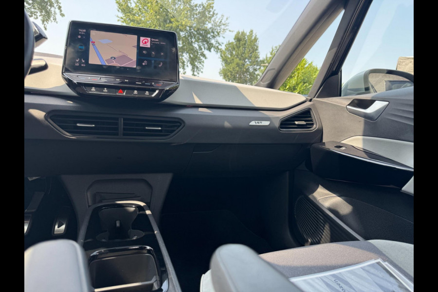 Volkswagen ID.3 First Plus 58 kWh AFNEEMBARE TREKHAAK / CAMERA / CARPLAY / CRUISE CONTROL / STOELVERWARMING / ECC / NAVIGATIE