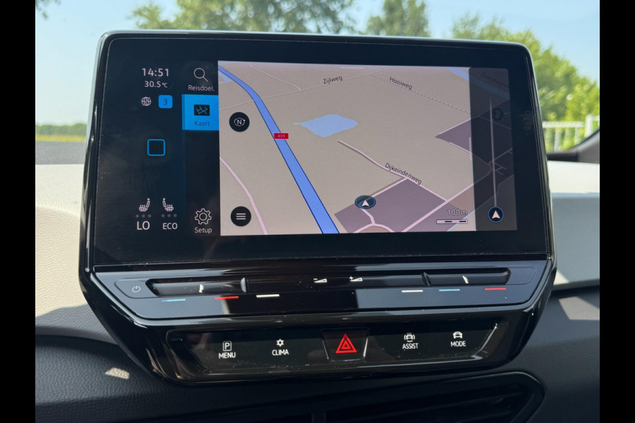 Volkswagen ID.3 First Plus 58 kWh AFNEEMBARE TREKHAAK / CAMERA / CARPLAY / CRUISE CONTROL / STOELVERWARMING / ECC / NAVIGATIE