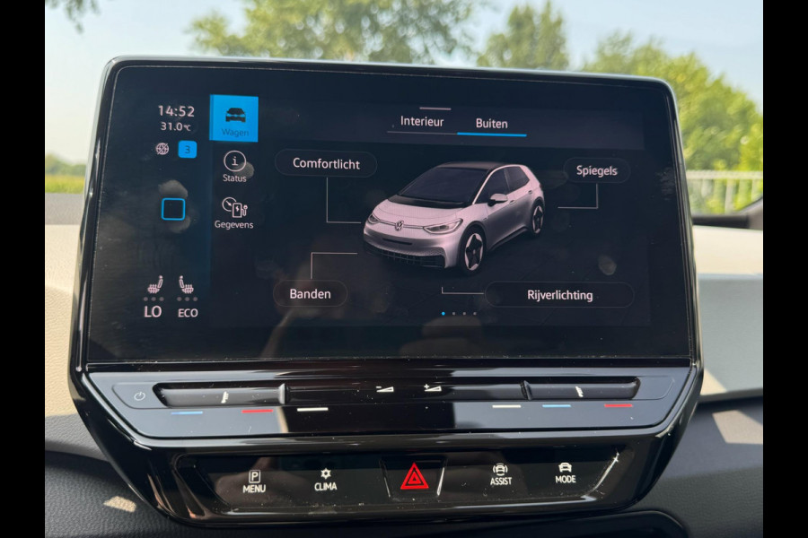 Volkswagen ID.3 First Plus 58 kWh AFNEEMBARE TREKHAAK / CAMERA / CARPLAY / CRUISE CONTROL / STOELVERWARMING / ECC / NAVIGATIE