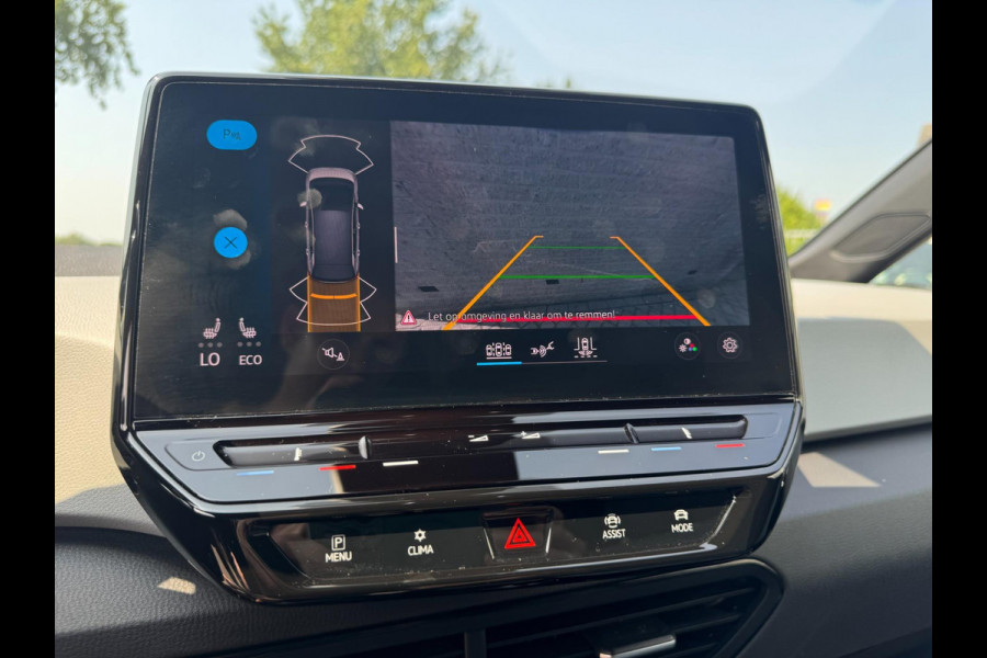Volkswagen ID.3 First Plus 58 kWh AFNEEMBARE TREKHAAK / CAMERA / CARPLAY / CRUISE CONTROL / STOELVERWARMING / ECC / NAVIGATIE