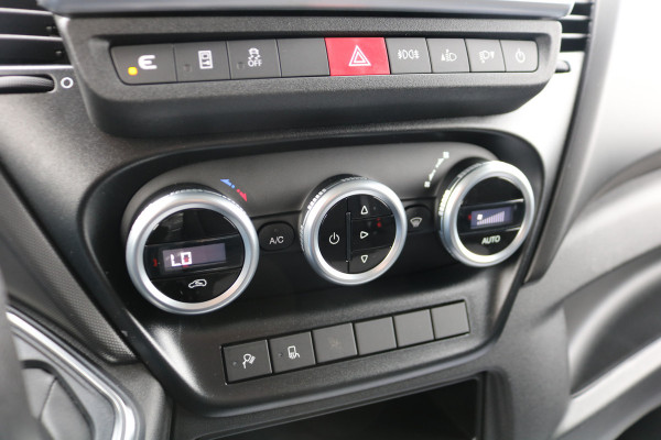 Iveco Daily 35S18 Hi-Matic L2 H2 Airco Navigatie Trekhaak Digitaal Dashboard