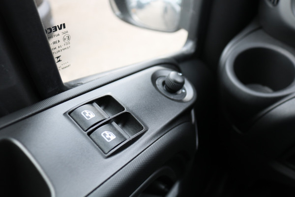 Iveco Daily 35S18 Hi-Matic L2 H2 Airco Navigatie Trekhaak Digitaal Dashboard