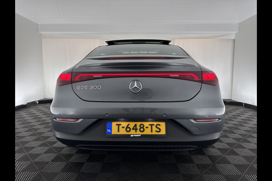 Mercedes-Benz EQE 300 Business Line 89 kWh [ 3-Fase ] (INCL.BTW) *PANO | LUXURY-LEATHER | FULL-LED | ADAPTIVE-CRUISE | DIGI-COCKPIT | AMBIENT-LIGHT | NAVI-FULLMAP | CAMERA | HEATED-COMFORTSEATS | ECC | PDC | 19''ALU*
