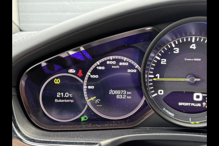 Porsche Panamera Sport Turismo 2.9 4 E-Hybrid Sport Chrono | Panoramadak | Camera | Bose | 21 Inch Lichtmetalen Velgen |