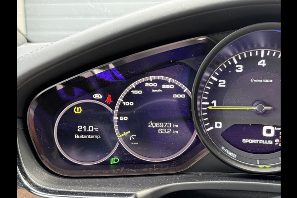 Porsche Panamera Sport Turismo 2.9 4 E-Hybrid Sport Chrono | Panoramadak | Camera | Bose | 21 Inch Lichtmetalen Velgen |