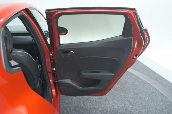 Renault Clio 1.6 E-Tech Full Hybrid 145 Techno | 360 Camera | Navigatie | Apple Carplay | 16 Inch Lichtmetalen Velgen