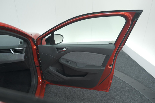 Renault Clio 1.6 E-Tech Full Hybrid 145 Techno | 360 Camera | Navigatie | Apple Carplay | 16 Inch Lichtmetalen Velgen