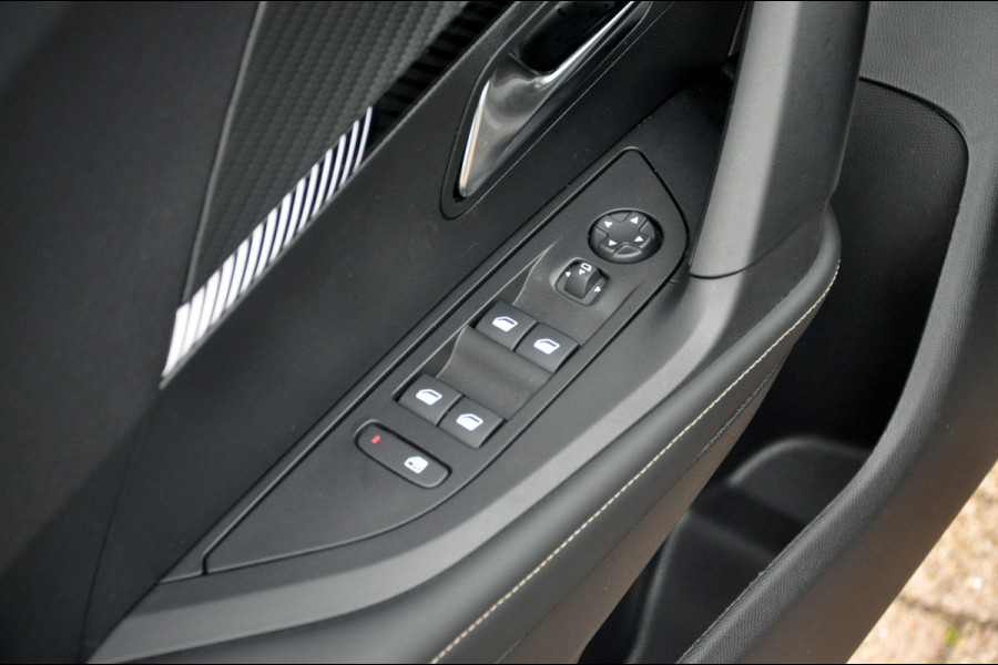 Peugeot 2008 1.2 Hybrid 136 Allure | Automaat | 360 Gr Camera | Zeer nette staat!