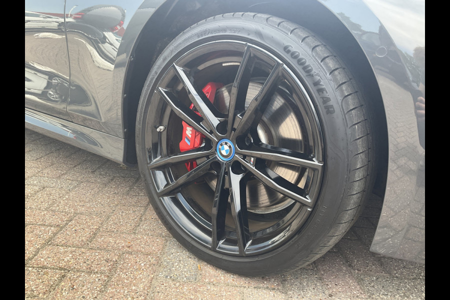 BMW 3-serie 330e xDrive Nieuwstaat Open dak Harman/kordon Elec. t-haak Sportstoelen Headup