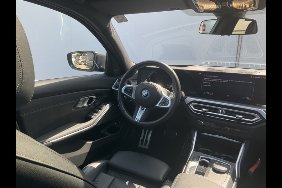 BMW 3-serie 330e xDrive Nieuwstaat Open dak Harman/kordon Elec. t-haak Sportstoelen Headup