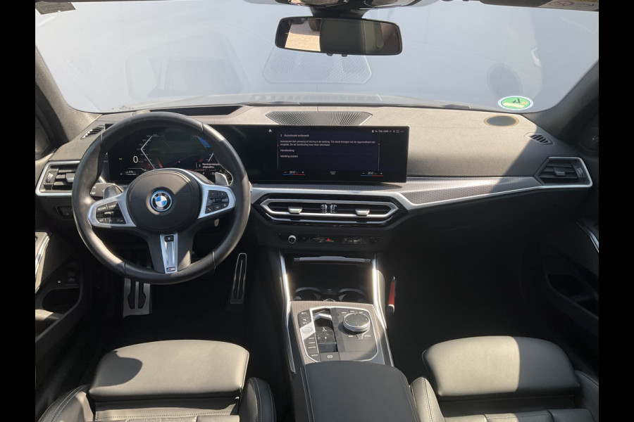 BMW 3-serie 330e xDrive Nieuwstaat Open dak Harman/kordon Elec. t-haak Sportstoelen Headup