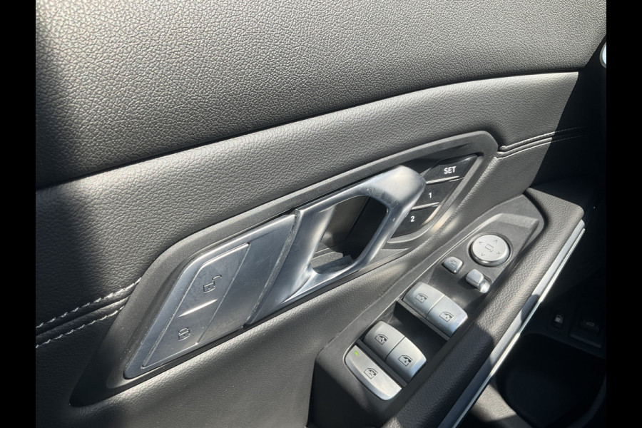 BMW 3-serie 330e xDrive Nieuwstaat Open dak Harman/kordon Elec. t-haak Sportstoelen Headup