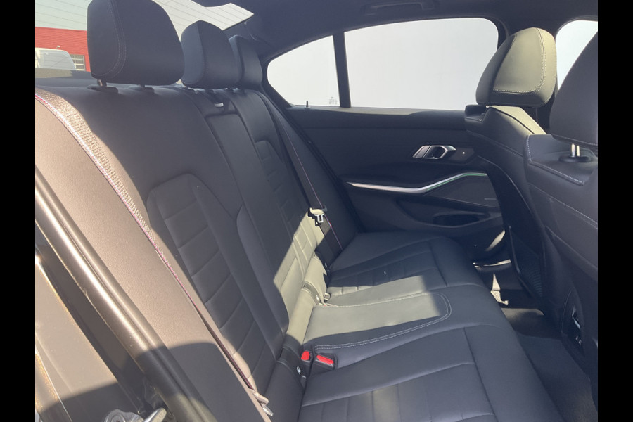 BMW 3-serie 330e xDrive Nieuwstaat Open dak Harman/kordon Elec. t-haak Sportstoelen Headup
