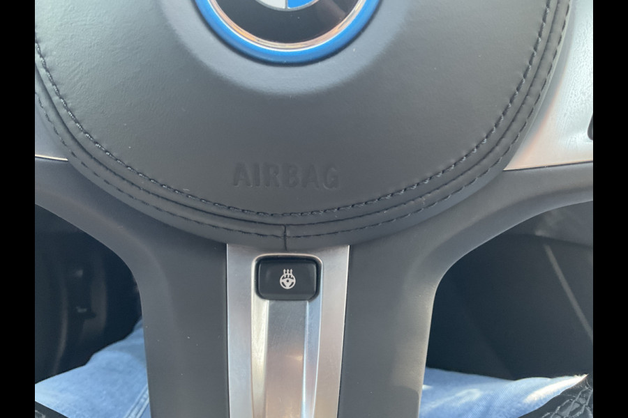 BMW 3-serie 330e xDrive Nieuwstaat Open dak Harman/kordon Elec. t-haak Sportstoelen Headup