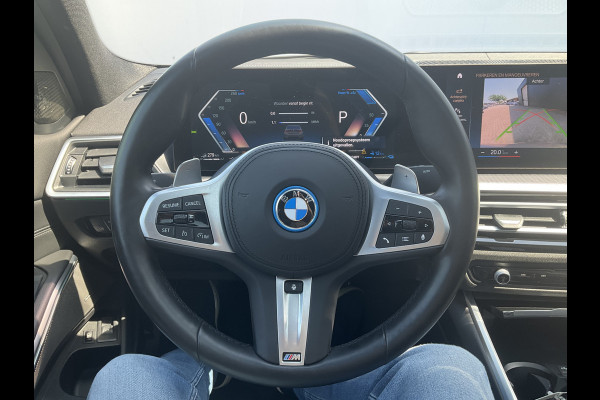 BMW 3-serie 330e xDrive Nieuwstaat Open dak Harman/kordon Elec. t-haak Sportstoelen Headup