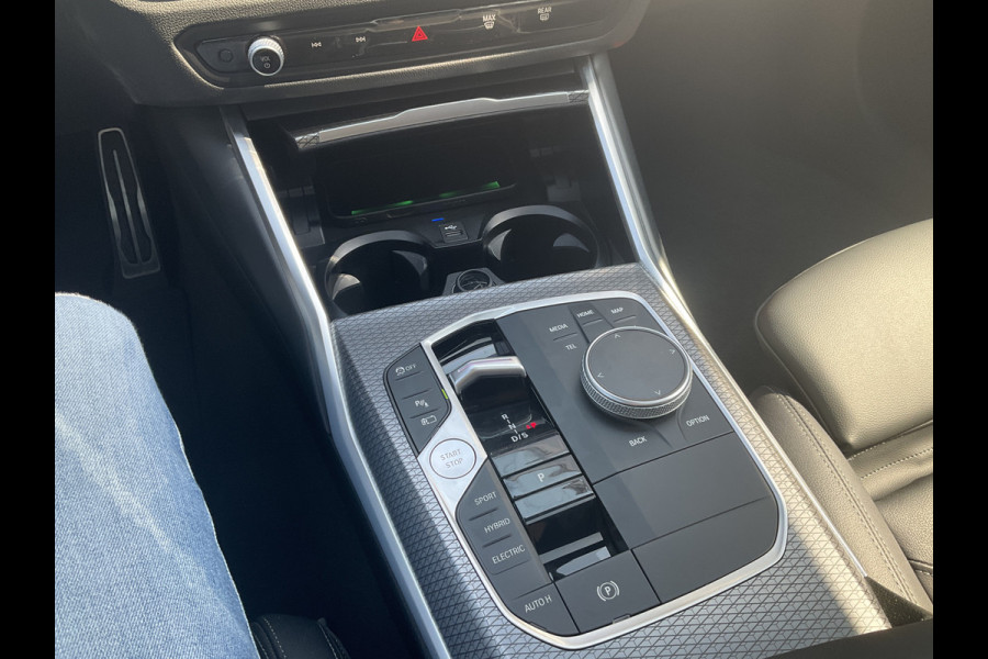 BMW 3-serie 330e xDrive Nieuwstaat Open dak Harman/kordon Elec. t-haak Sportstoelen Headup