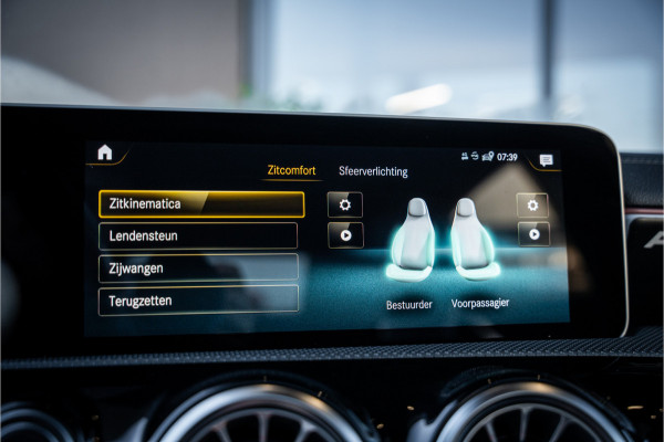 Mercedes-Benz A-Klasse AMG A35 4MATIC - Akrapovic | Panorama | Aero | Performance