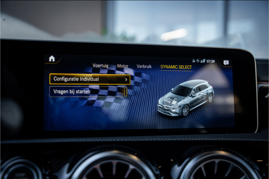Mercedes-Benz A-Klasse AMG A35 4MATIC - Akrapovic | Panorama | Aero | Performance
