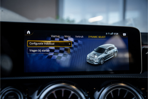 Mercedes-Benz A-Klasse AMG A35 4MATIC - Akrapovic | Panorama | Aero | Performance