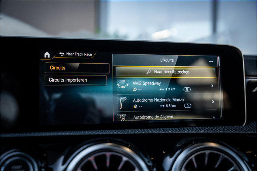 Mercedes-Benz A-Klasse AMG A35 4MATIC - Akrapovic | Panorama | Aero | Performance