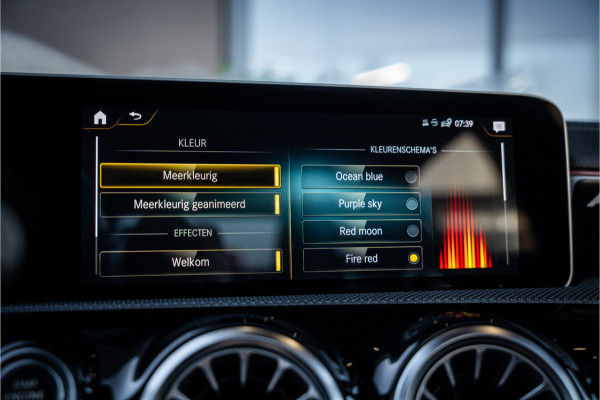 Mercedes-Benz A-Klasse AMG A35 4MATIC - Akrapovic | Panorama | Aero | Performance