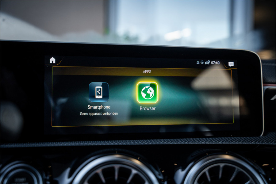 Mercedes-Benz A-Klasse AMG A35 4MATIC - Akrapovic | Panorama | Aero | Performance