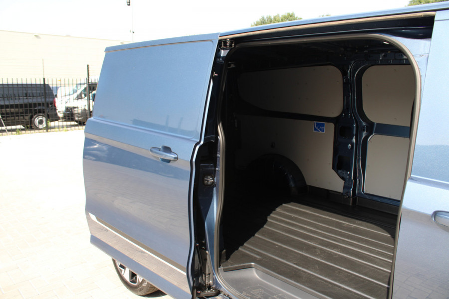 Ford Transit Custom 300 2.0 TDCI L2H1 Sport 170pk - 19" LM velgen - ACC - Blind spot - Navi - Camera - Verwarmd stuur - 70l tank - Rijklaar