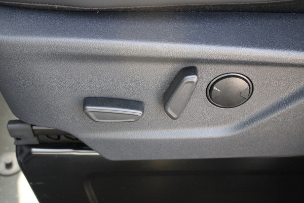 Ford Transit Custom 300 2.0 TDCI L2H1 Sport 170pk - 19" LM velgen - ACC - Blind spot - Navi - Camera - Verwarmd stuur - 70l tank - Rijklaar