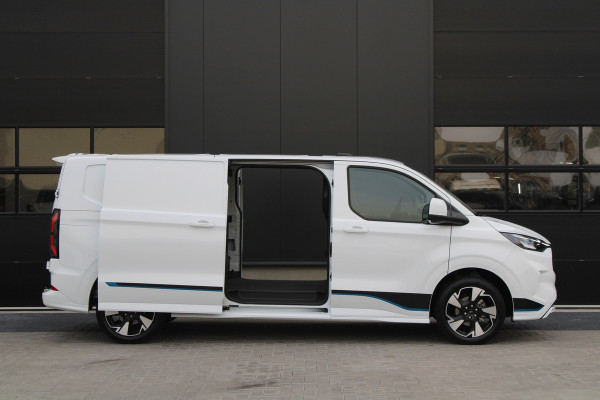 Ford Transit Custom 300 2.0 TDCI L2H1 Sport 170pk - 2x Schuifdeur - Trekhaak - ACC - 19'' LM Velgen - 70L Tank - Navi - Camera - Stoel & Stuurverwar