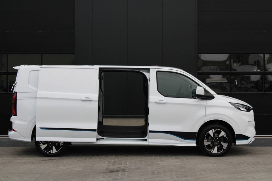 Ford Transit Custom 300 2.0 TDCI L2H1 Sport 170pk - 2x Schuifdeur - Trekhaak - ACC - 19'' LM Velgen - 70L Tank - Navi - Camera - Stoel & Stuurverwar