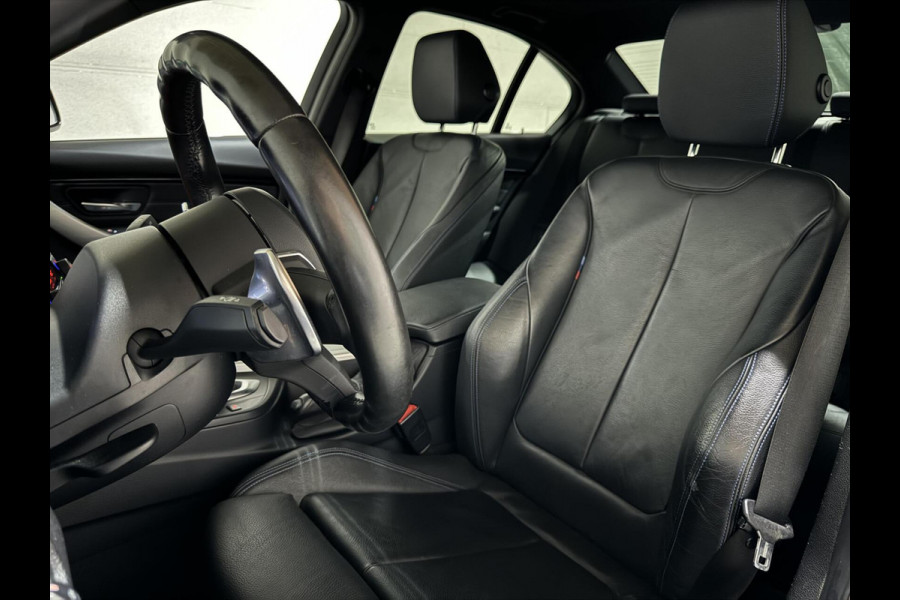 BMW 3-serie 320i M-Sport Pano Leer HUD CarPlay Camera Trekh. NAP
