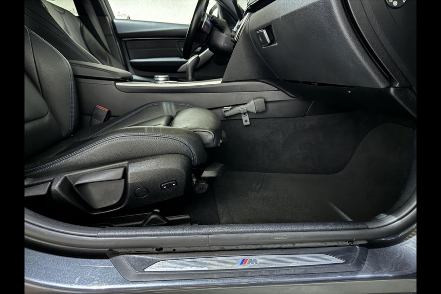 BMW 3-serie 320i M-Sport Pano Leer HUD CarPlay Camera Trekh. NAP