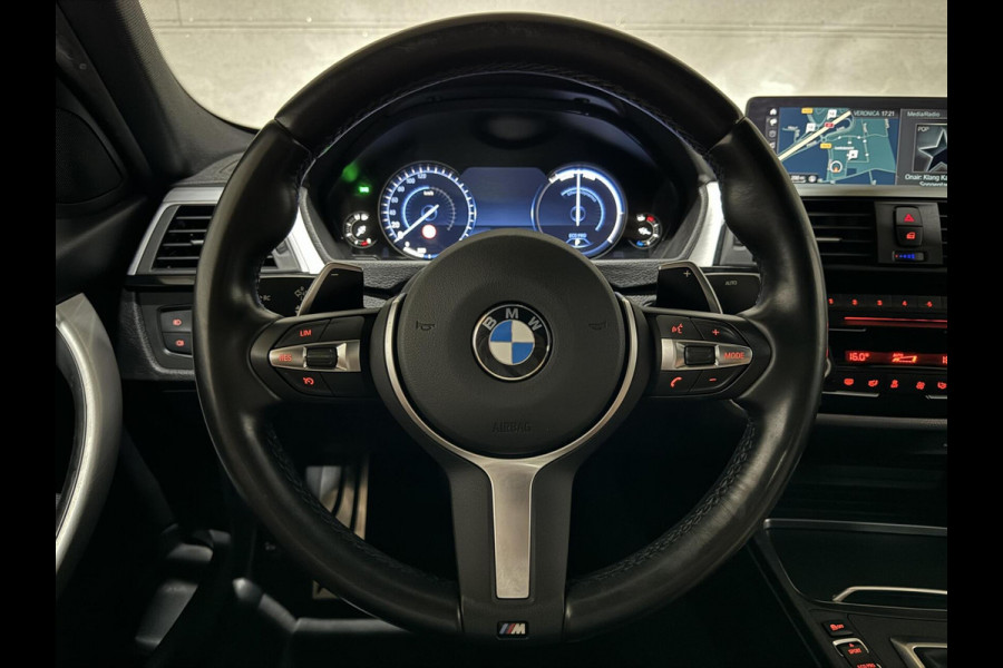 BMW 3-serie 320i M-Sport Pano Leer HUD CarPlay Camera Trekh. NAP