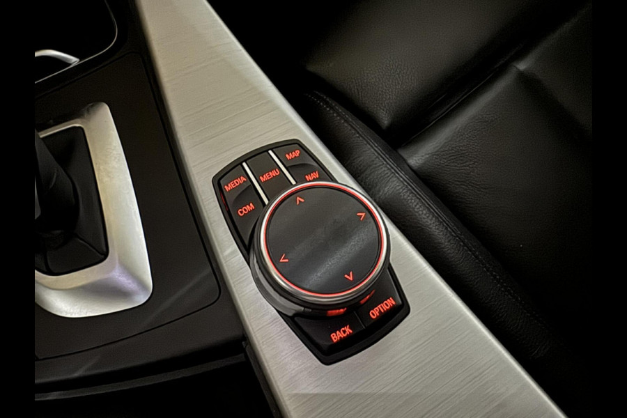 BMW 3-serie 320i M-Sport Pano Leer HUD CarPlay Camera Trekh. NAP