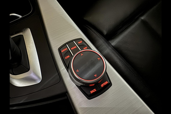 BMW 3-serie 320i M-Sport Pano Leer HUD CarPlay Camera Trekh. NAP