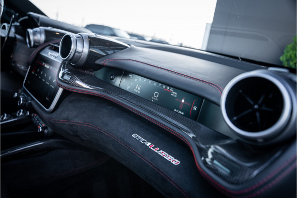 Ferrari GTC4Lusso 6.3 V12 - 4-zits l Lift l Passanger Display l Carbon l Panorama