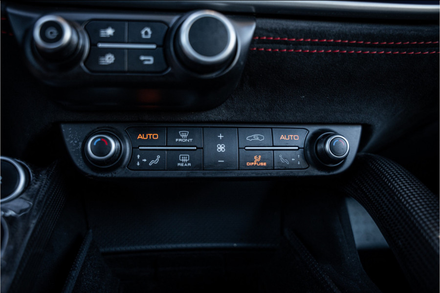 Ferrari GTC4Lusso 6.3 V12 - 4-zits l Lift l Passanger Display l Carbon l Panorama